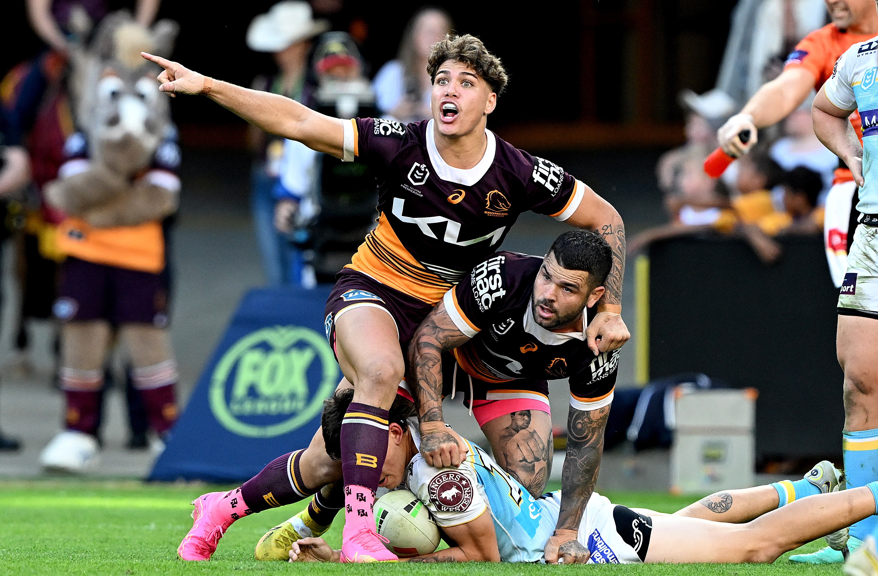 NRLライブアップデート：クイーンズランドの対決でタイタンズがブロンコスと対戦、ストームがドラゴンズをホスト、シャークスがラビットーズと対戦