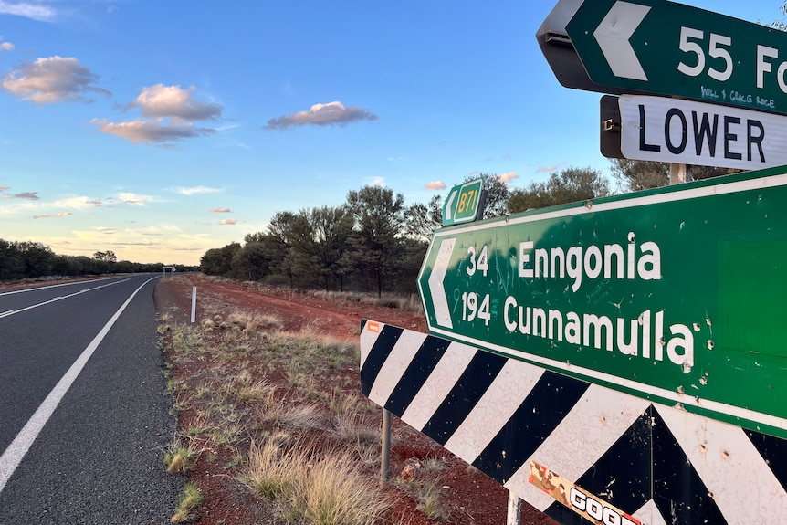 A road sign showing Enngonia is 34 kilometres away