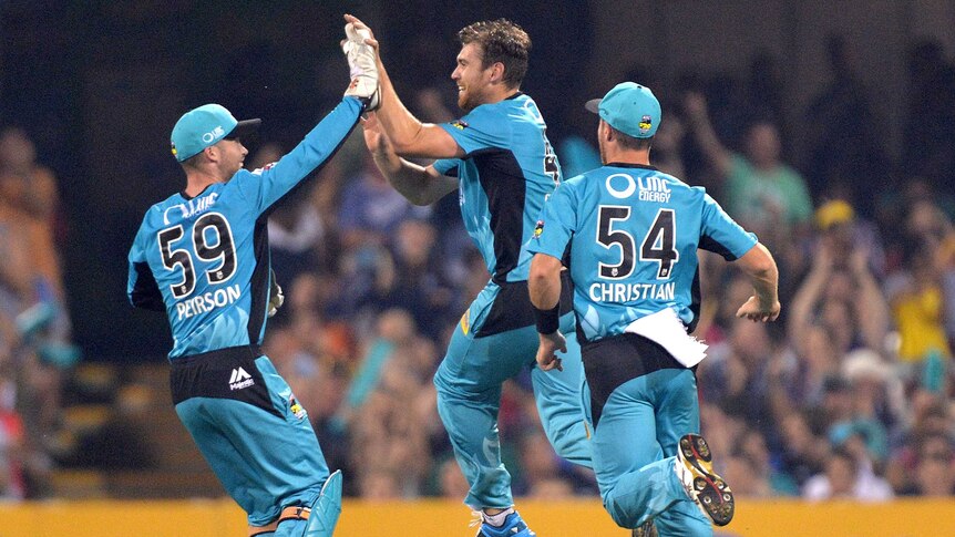 Ryan Duffield celebrates the wicket of Glenn Maxwell