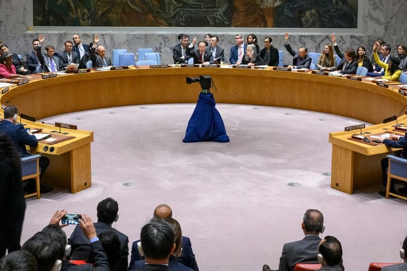 联合国安理会通过决议呼吁紧急实施人道主义暂停。