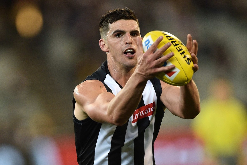 Scott Pendlebury of the Magpies