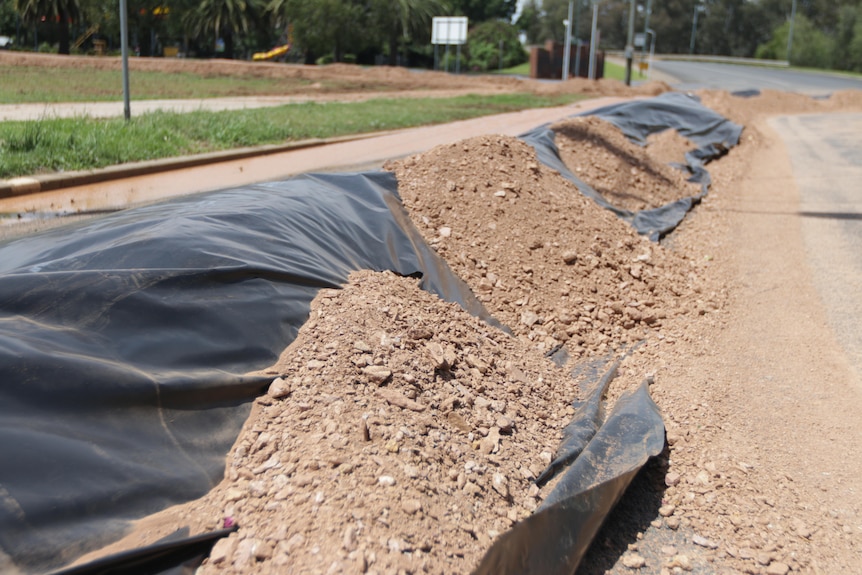 condobolin make shift flood levee