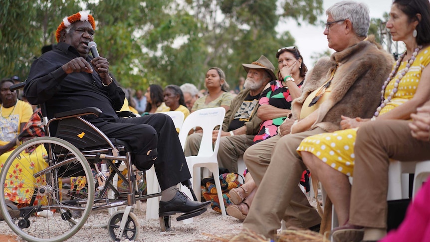 Dr Yunupingu faces the Minister for Indigenous Australians, Ken Wyatt, while Jack Thompson looks on.