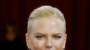 Nicole Kidman wins Oscar for Actress in a Leading Role.