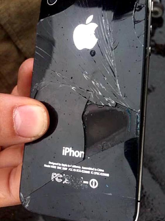 The remains of an iPhone after it started emitting smoke and glowing red during a Rex flight.