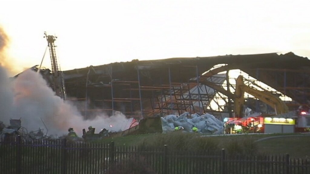 Fire crews battle Eastern Creek factory blaze - ABC News