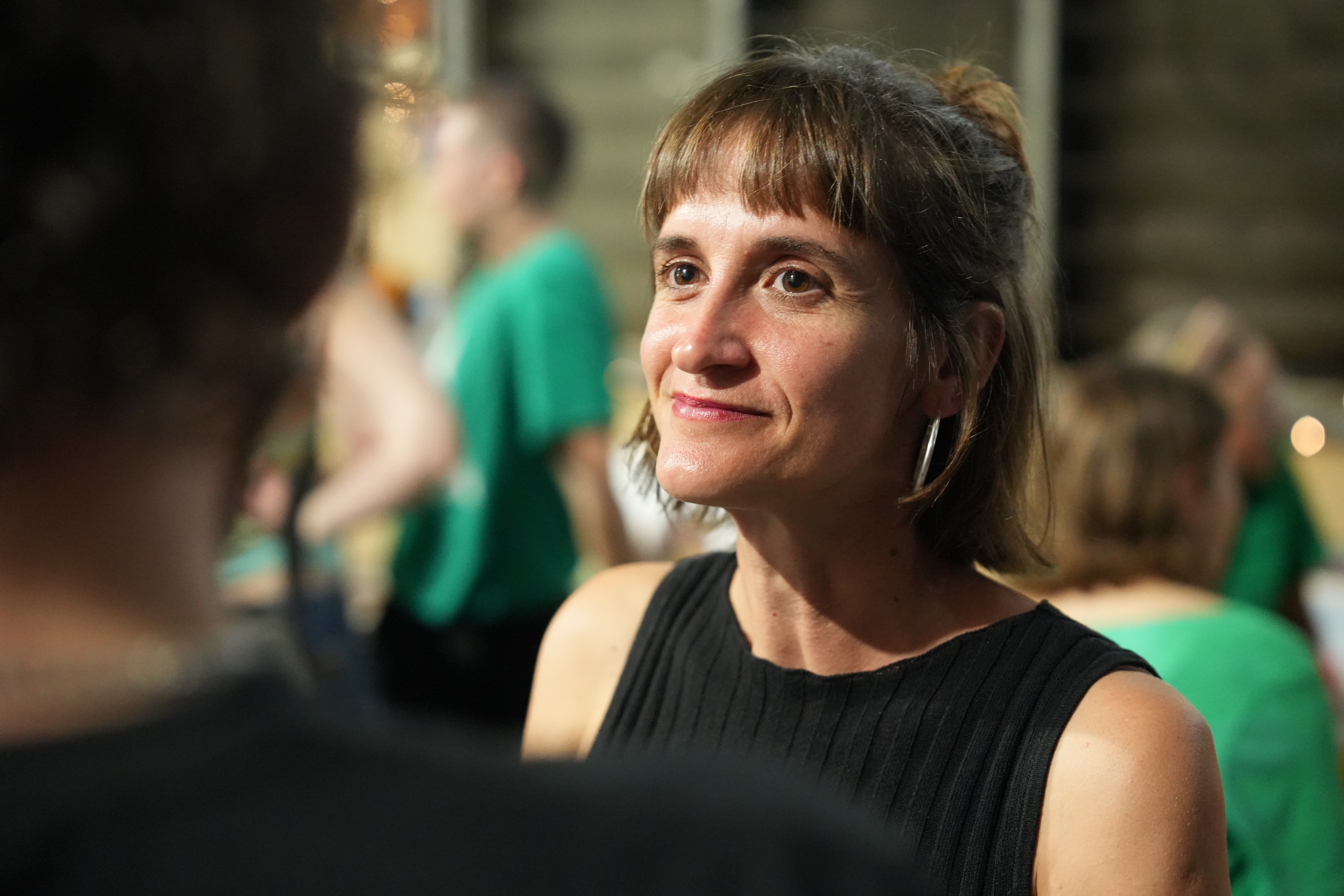 Suki Dorras-Walker está hablando con alguien