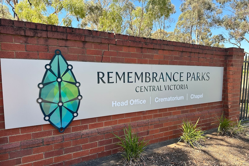 A sign saying "Remembrance Parks Central Victoria".