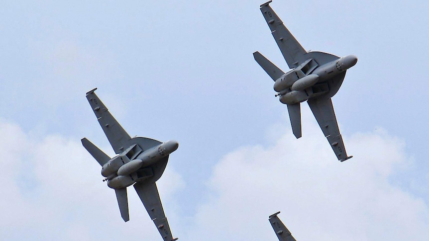 RAAF FA18F Super Hornets practise formations.