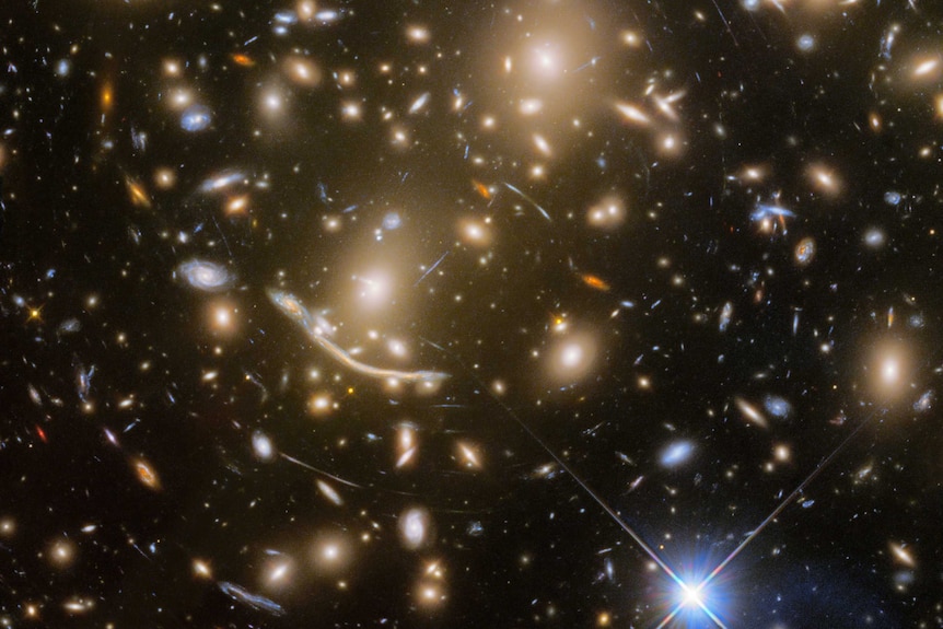 Distant galaxy cluster  Abell 370