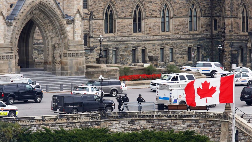 Wide shot Canada parliament's front entrance