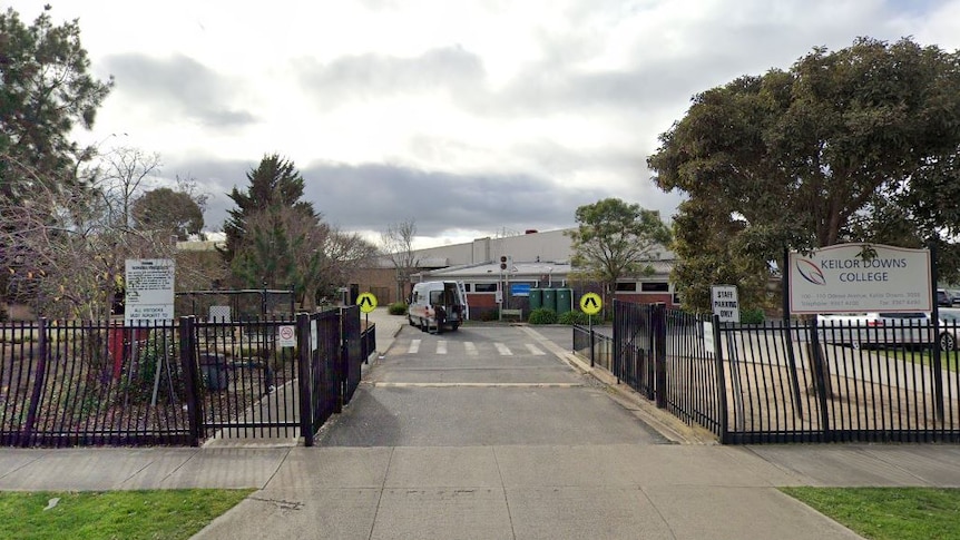 The outside of Keilor Downs College.