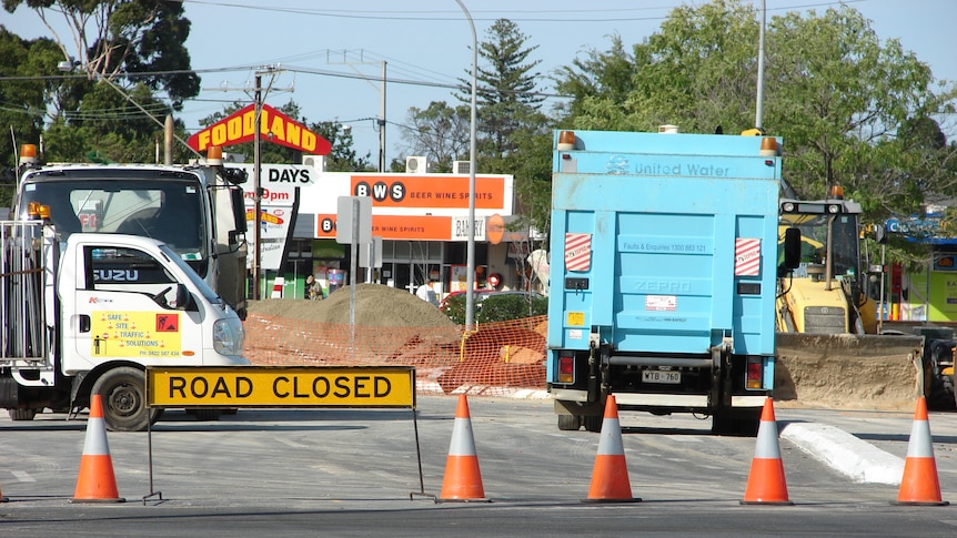 North East Road closed as workers fix burst pipe, January 1 2012