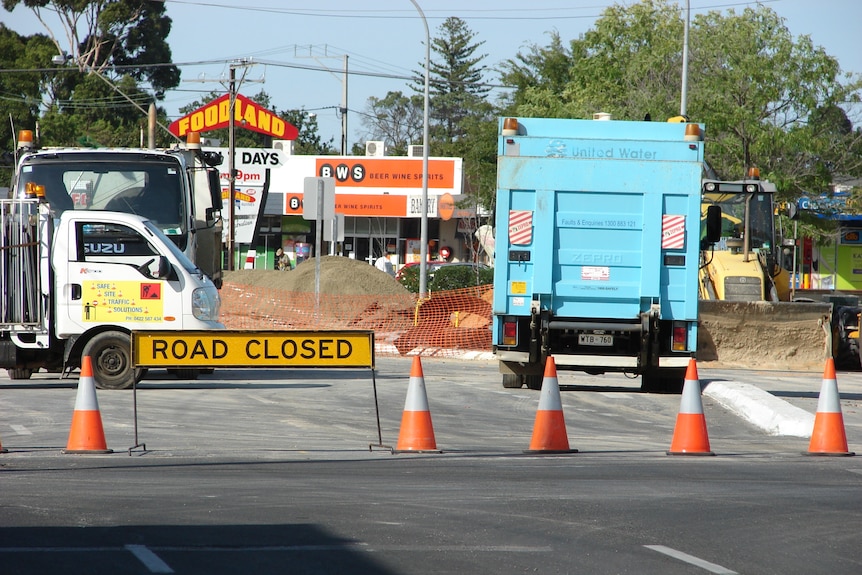 North East Road closed as workers fix burst pipe, January 1 2012