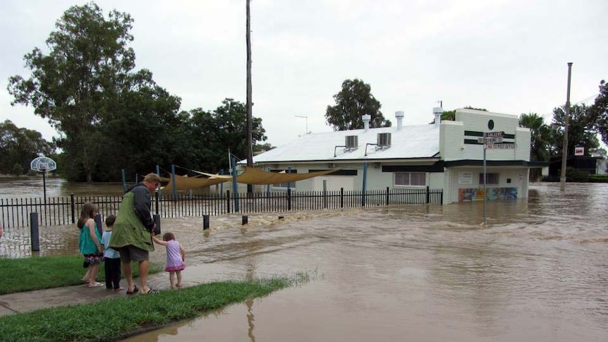 Rising floodwaters in the northern NSW town of Moree