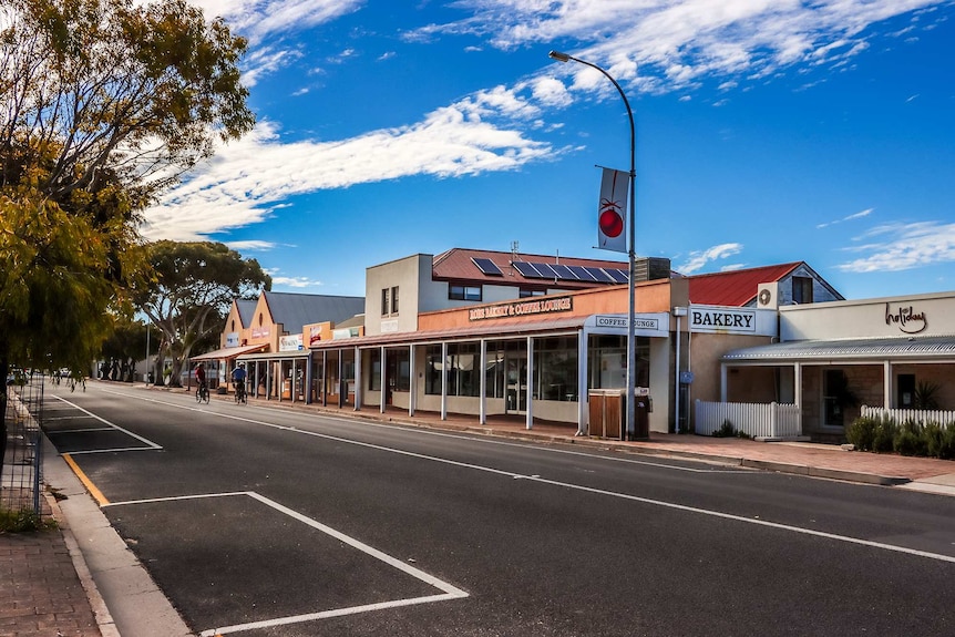 the main street of Robe featuring the town's bakery