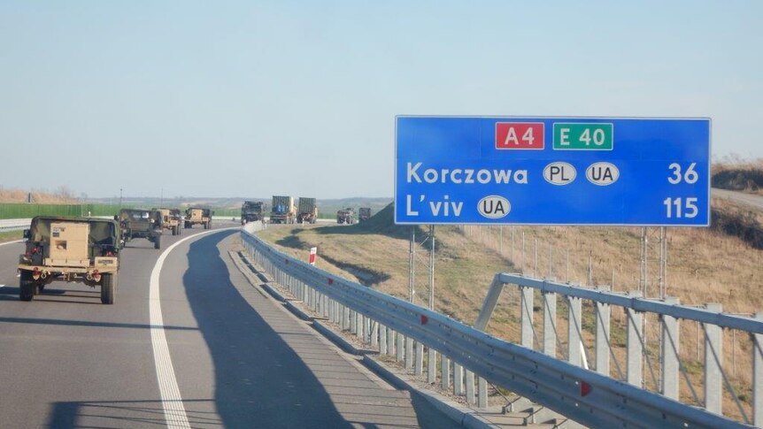US paratrooper convoy approaches Poland-Ukraine border