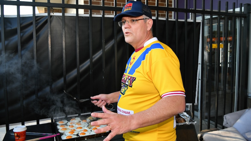 Prime Minister Scott Morrison helps cook breakfast for students.