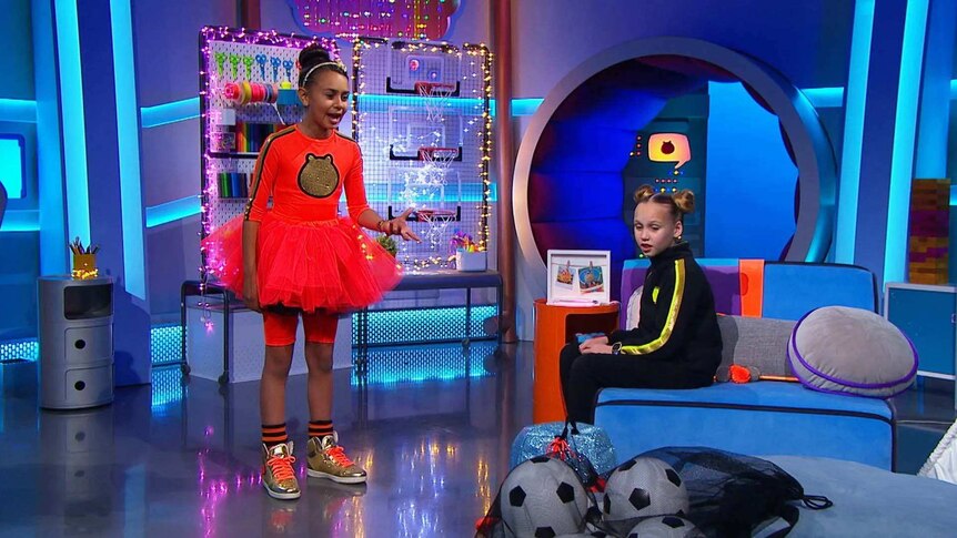 Willow and Whyla on The Wonder Gang set