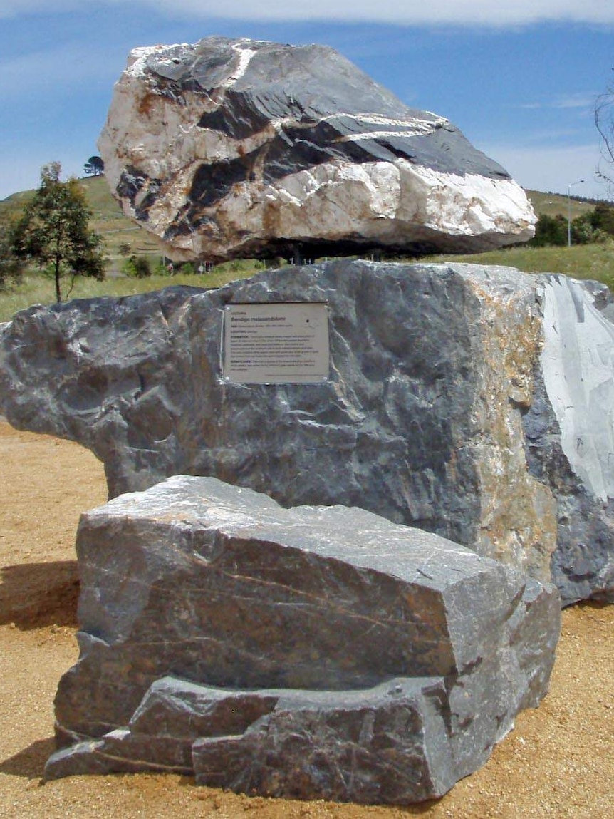 The rock from Bendigo (top) has been stolen from the National Rock Garden.