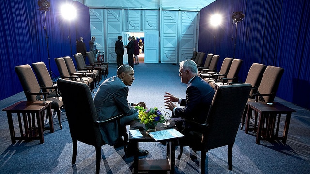 Prime Minister Malcolm Turnbull and Barack Obama talk behind the scenes