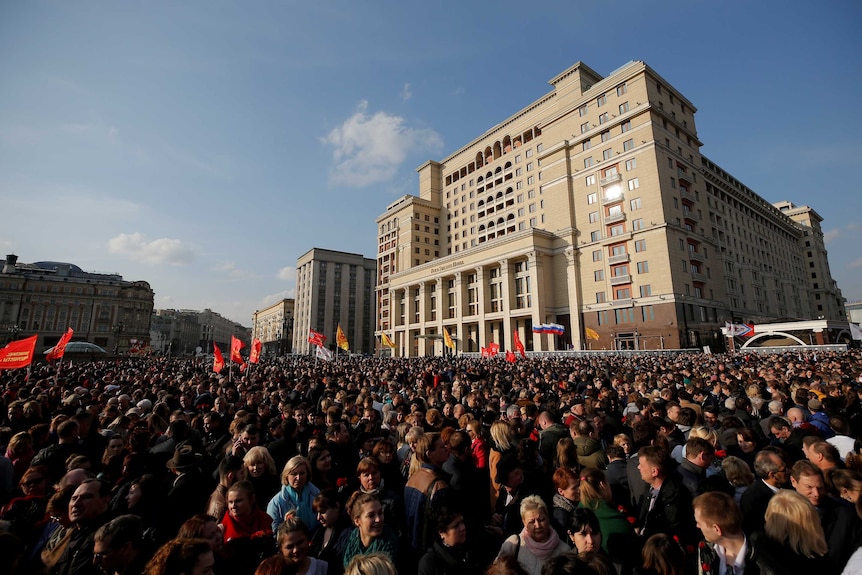 Thousands of people gather in St Petersburg to pay tribute to victim's of a bomb blast.