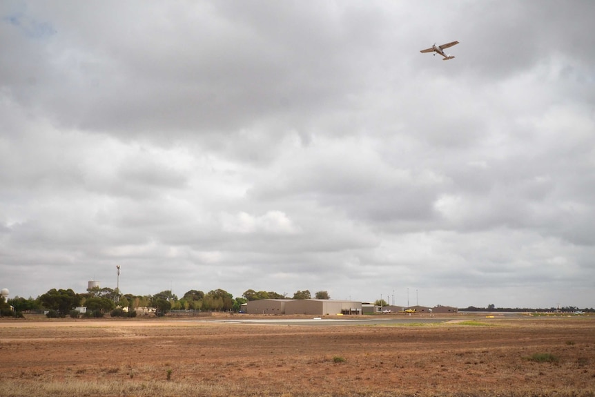 A sign that reads "Mildura Welcomes You" along with a photo of a group of people smiling outside the Mildura Airport.