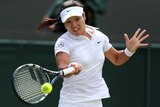 China's Li Na returns to Czech Barbora Zahlavova Strycova at Wimbledon on June 27, 2014.