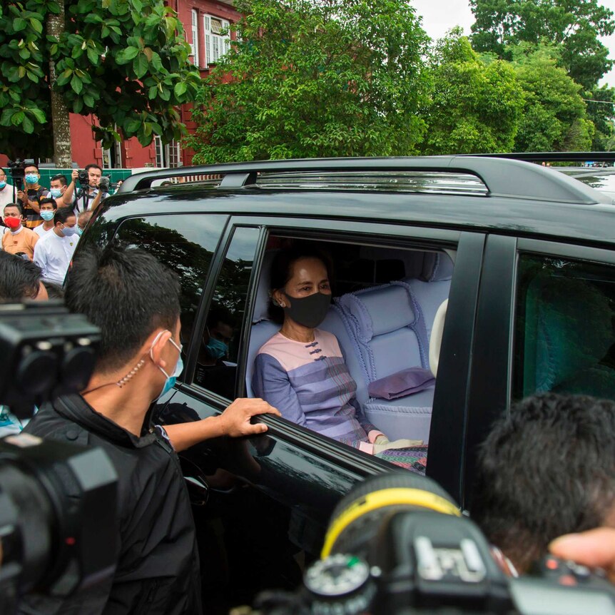 Aung San Suu Kyi leaves the Yangon southern district court after submitting her papers to run at the upcoming general elections.
