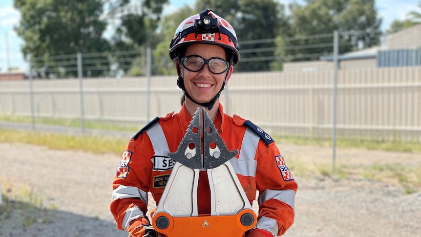 A female ses volunteer holding the jaws of life