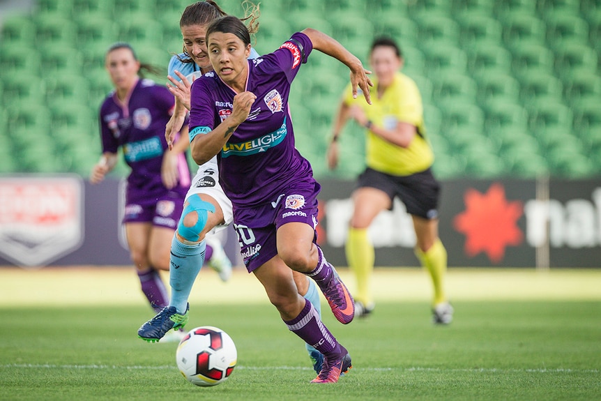 Samantha Kerr of the Perth Glory runs toward the ball during the Women's W-League final.
