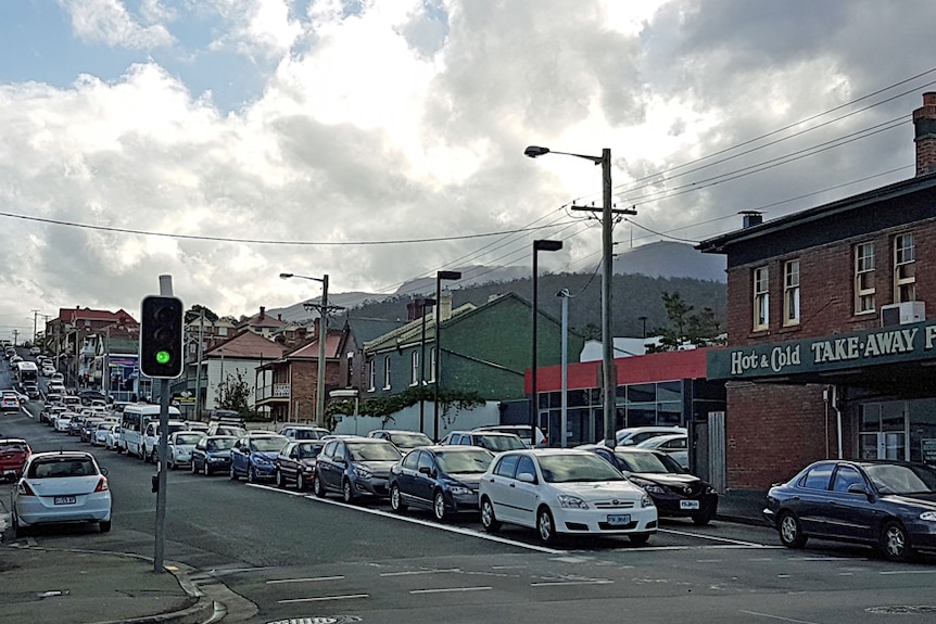 Cars try to get into Campbell Street