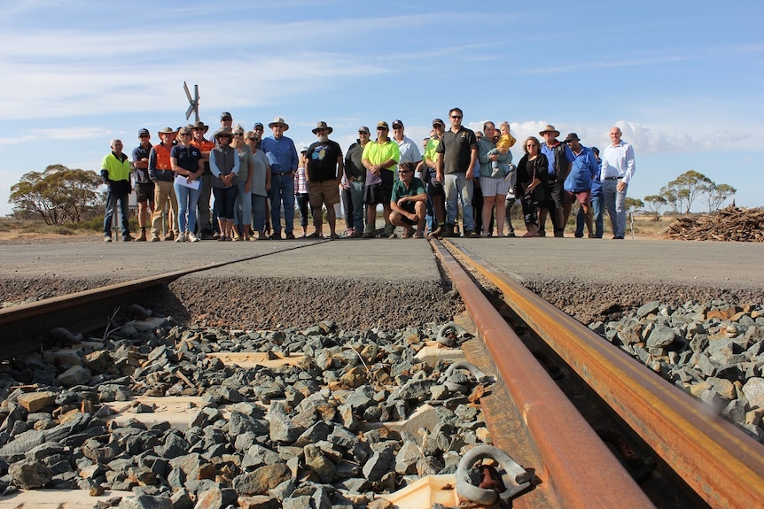 Grain farmers in Victoria's north west are demanding the Victorian Government completes the Murray Basin rail freight upgrade.