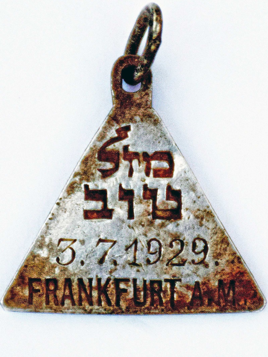 A triangular pendant a date and Frankfurt written on it.