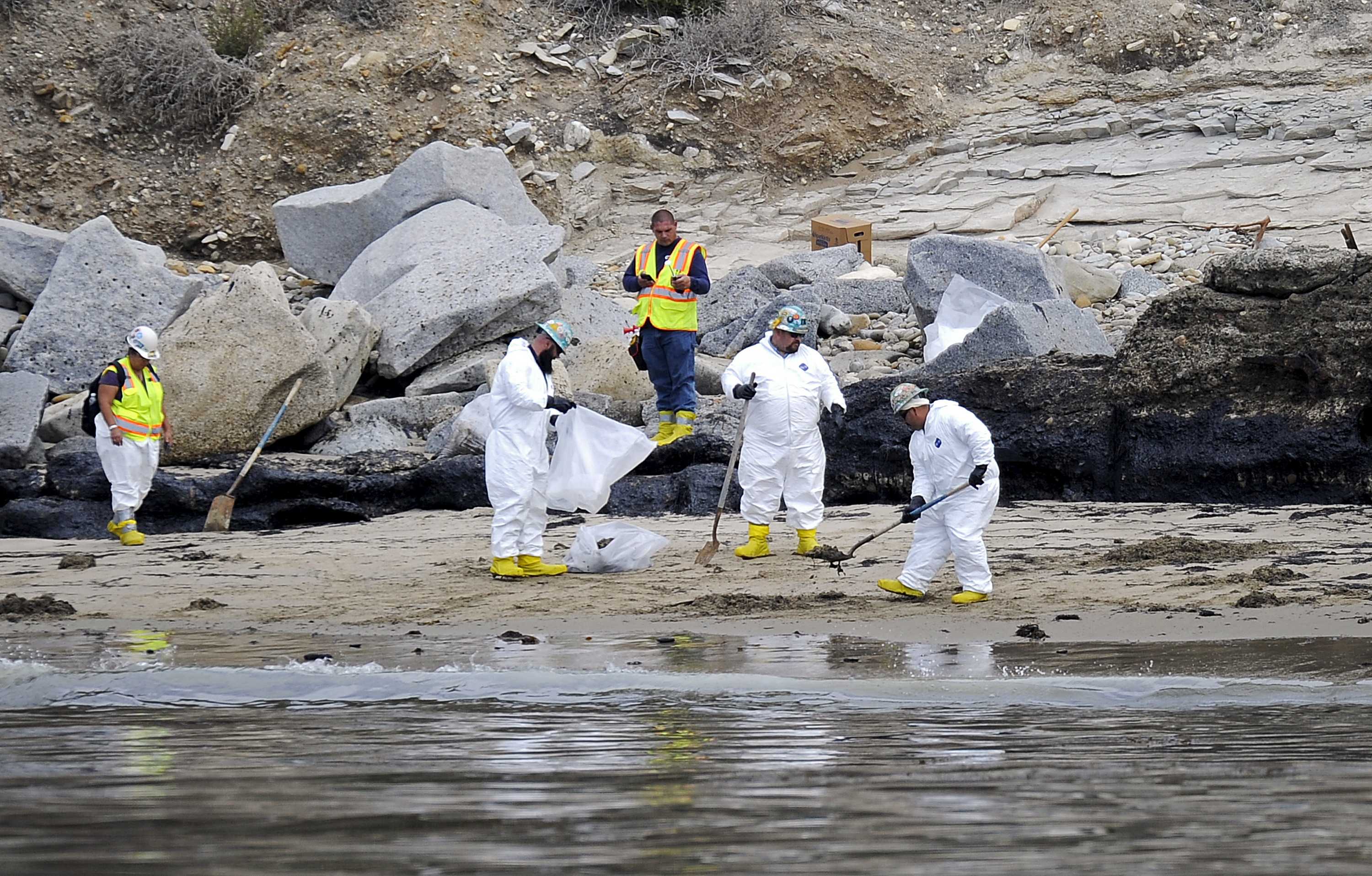 California Oil Spill Prompts Governor To Declare Emergency - ABC News