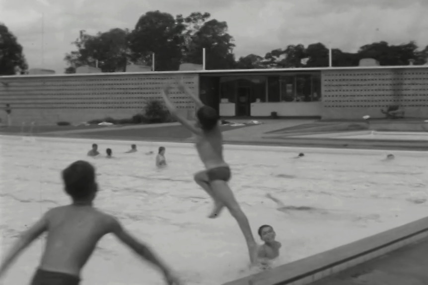 Kids flocked to Dunlop Park pool