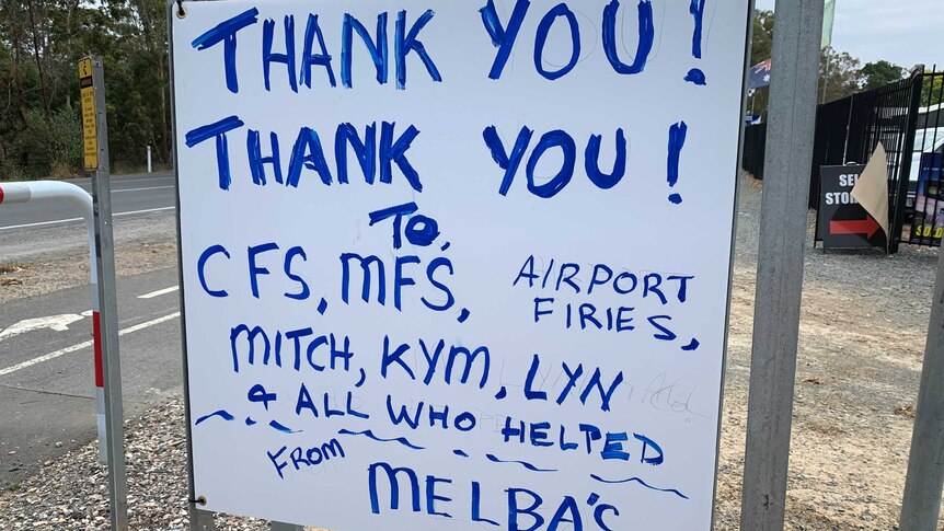 A sign saying "thank you, thank you" to fire fighters.