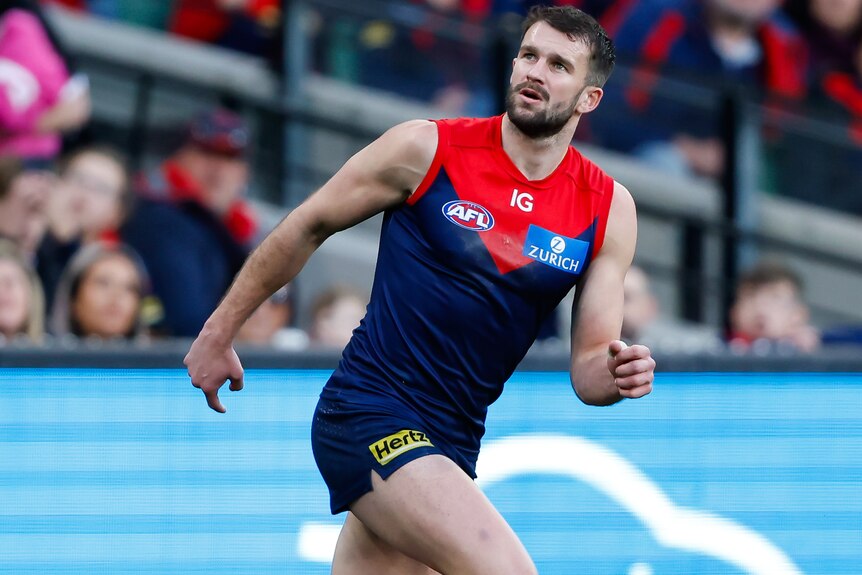 Joel Smith watches a kick during a 2023 AFL match.
