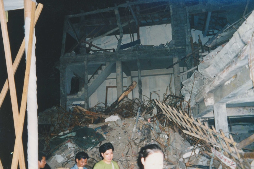 Une partie du club Sari, ravagé par le feu lors des attentats à la bombe de Bali en 2002.