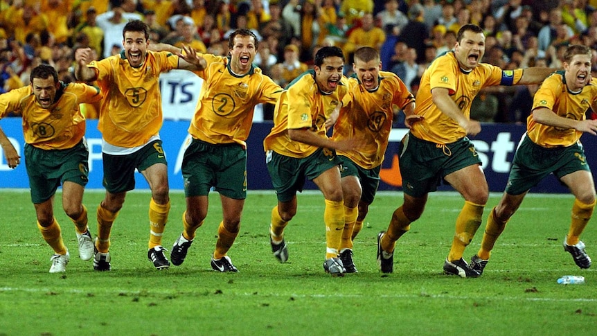 Socceroos players celebrate their win over Uruguay to qualify for the 2006 World Cup
