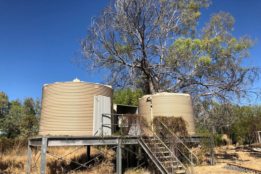 Image of malfunctioning water tanks at the Darlngunaya Community.