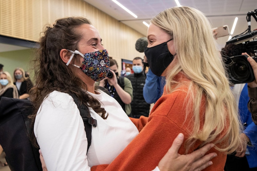 Jessica Dunn and Alison Chesterman reunited in Hobart by NZ to Tasmania flight