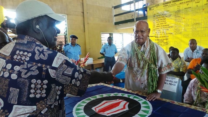 John Momis and acting Bougainville electoral commissioner George Manu