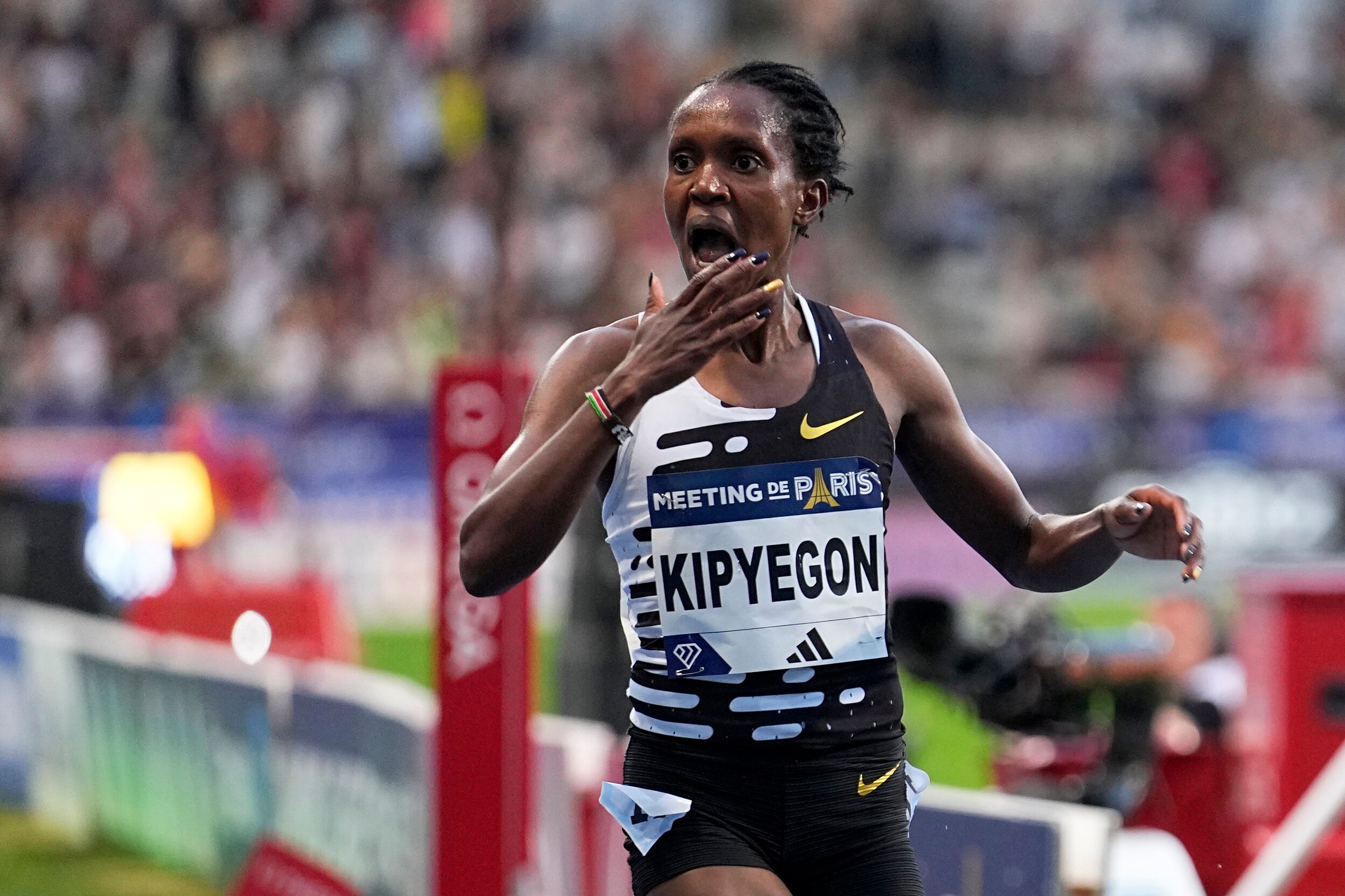 Kenya's Faith Kipyegon Sets New World Record In The 5000m At The Paris ...