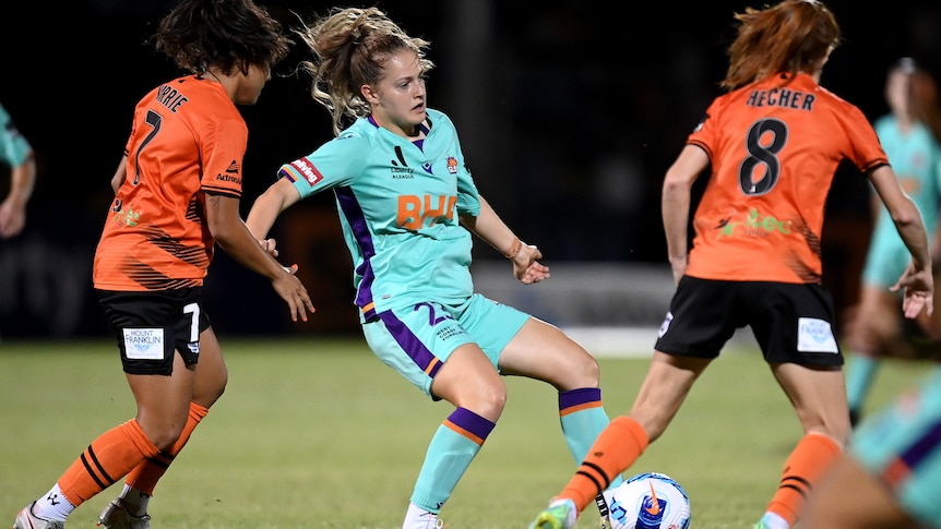 Glory's Alana Jancevski takes on the Roar defenders during an A-League Women's match
