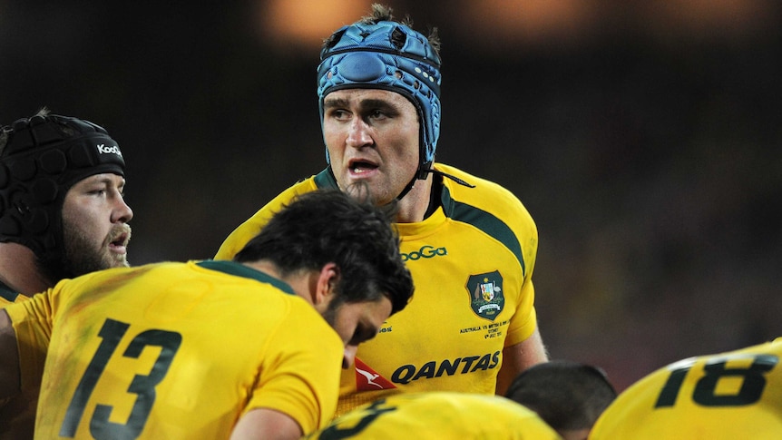 Australian captain James Horwill (C) speaks to players against the British and Irish Lions.