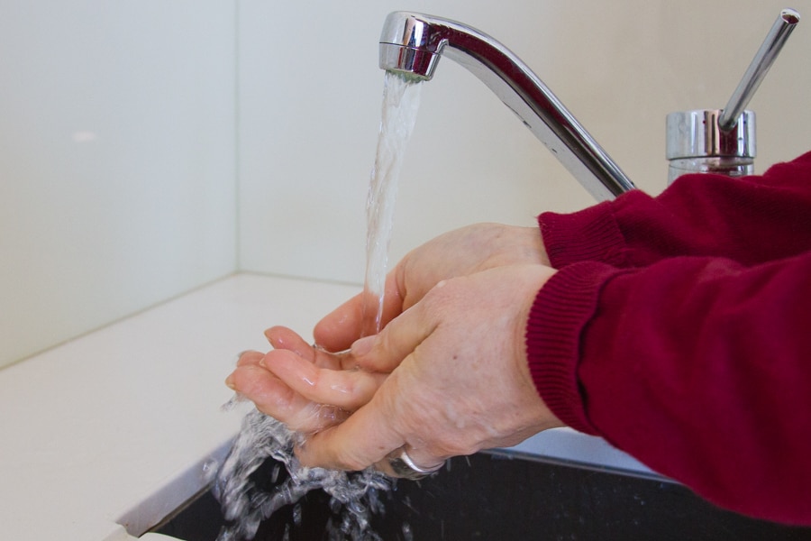 Cara Menjaga Rumah Anda Bersih Dan Terhindar Dari Virus Corona Abc News