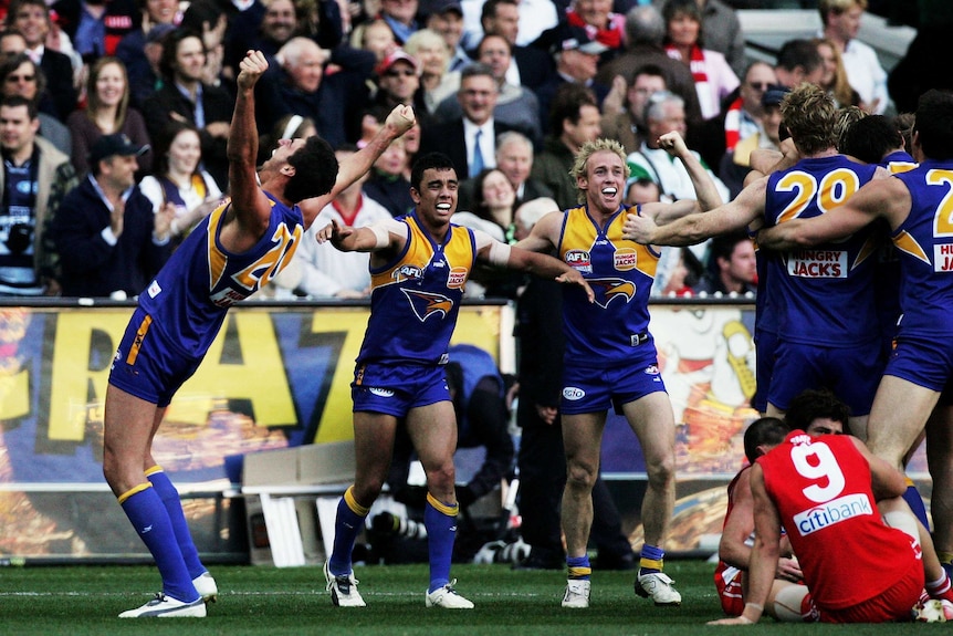 West Coast Eagles celebrate on the siren in 2006 AFL grand final