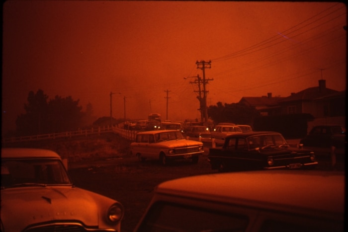 Gridlock on the Brooker Highway as cars leave Hobart February 7, 1967