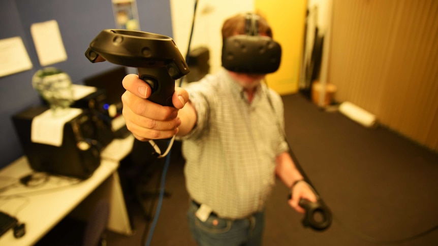 Professor Bruce Thomas immerses himself in virtual reality